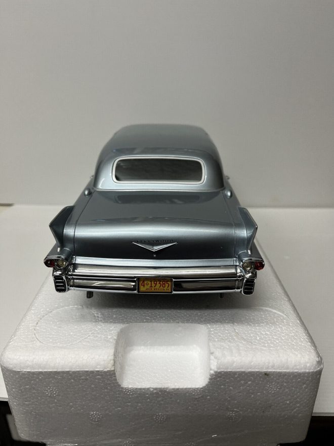 ماکت کادیلاک BoS-MODELS - CADILLAC - FLEETWOOD 75 1958 1/18